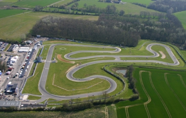 Vue aérienne de la piste.jpg